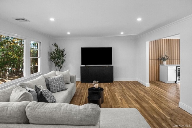 Photo - 341 Millwood Rd