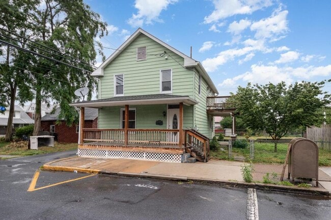 Photo - 122 S 5th St