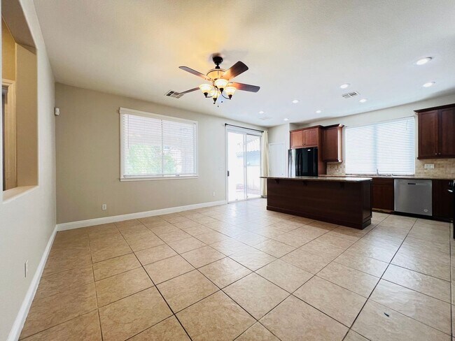 Photo - 2780 Cottoneaster St