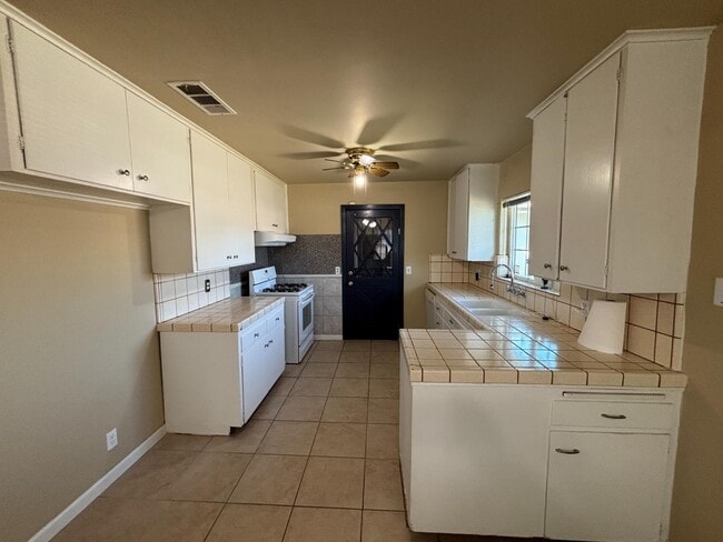 Photo - 4125 Kenmore Dr S