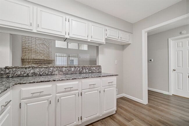 Building Photo - 12227 W Village Dr Unit C