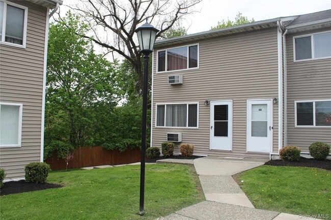 Photo - 8 Fishkill Glen Dr Unit A