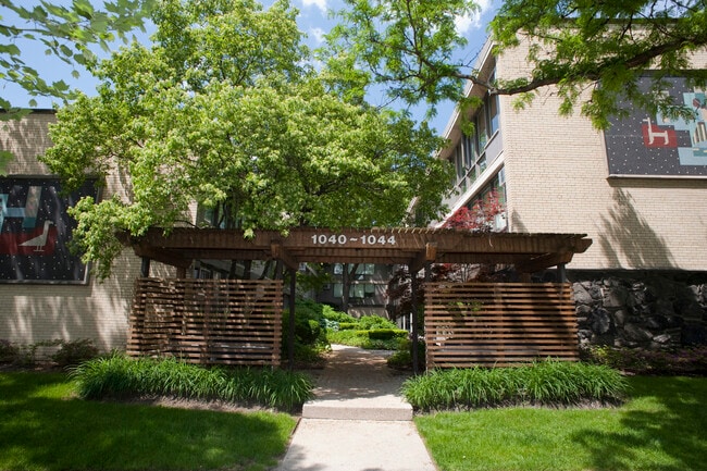 Photo - 1044 Ontario St Unit 2C