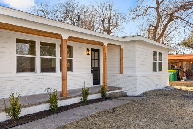 Photo - 122 Brewster St