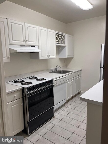 Photo - 10401 Grosvenor Pl Unit 328