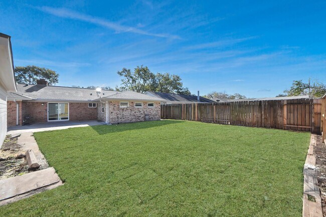 Photo - 7718 Romney Rd