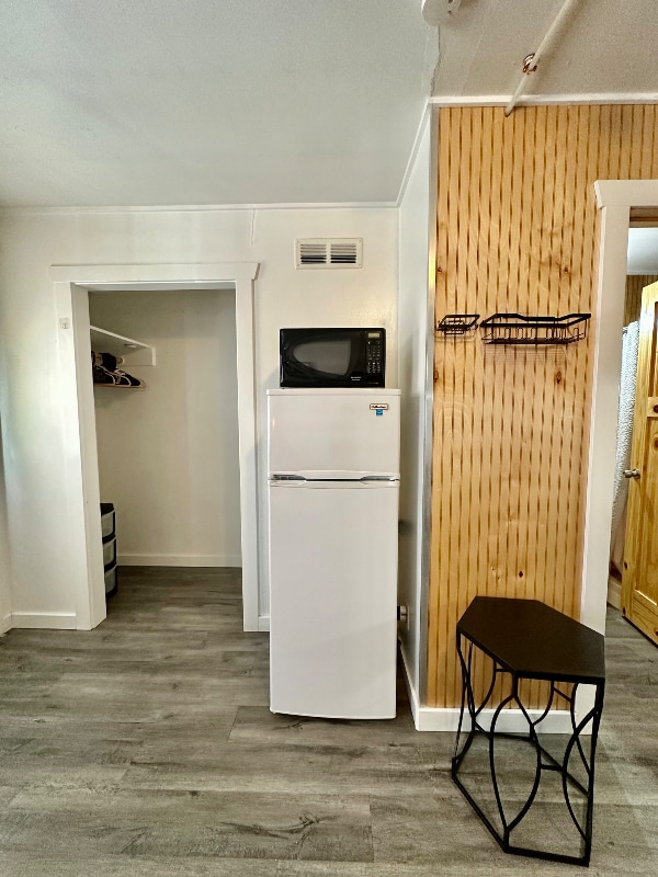 Photo - 210 E North St