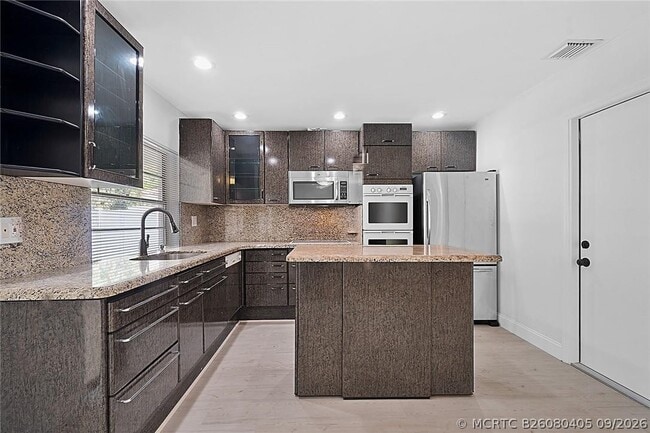 807 NW 7th St