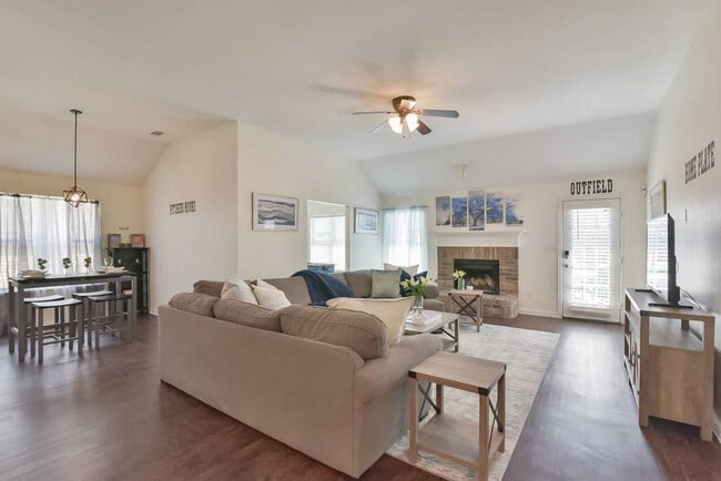 Building Photo - 4514 Ridgeway Dr Rental