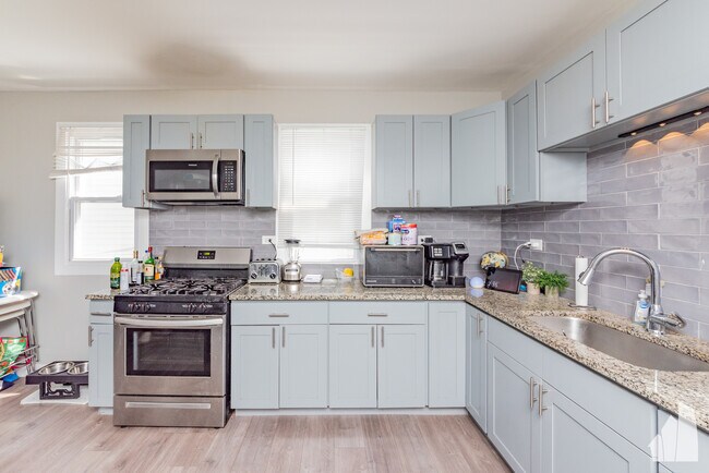 Photo - 2923 N Avers Ave Unit 2