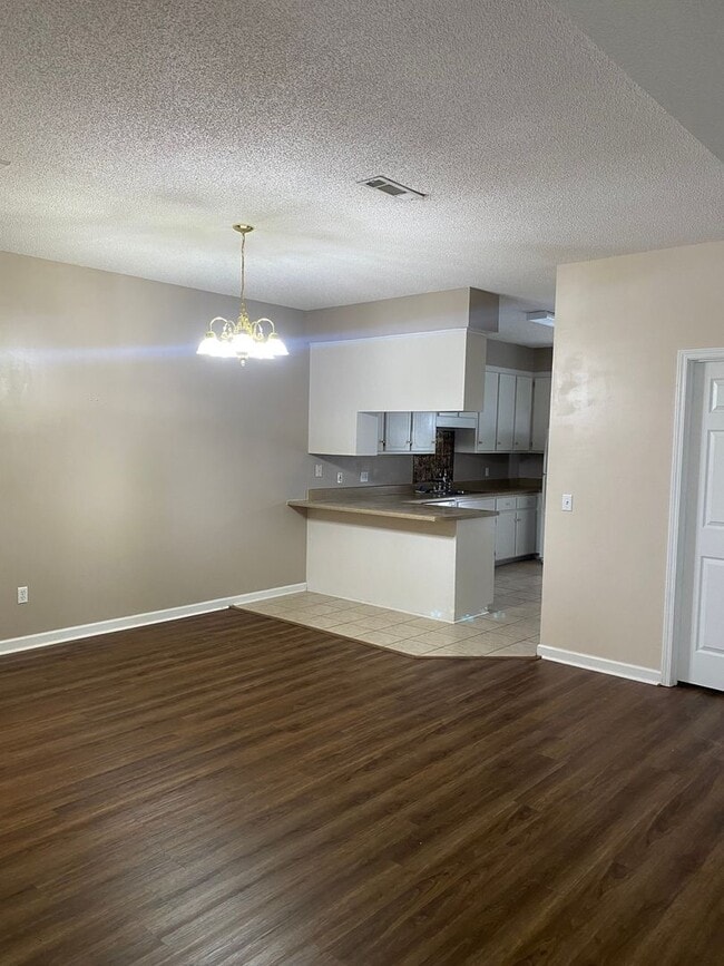 Photo - 115 Woodmere Dr Unit 1