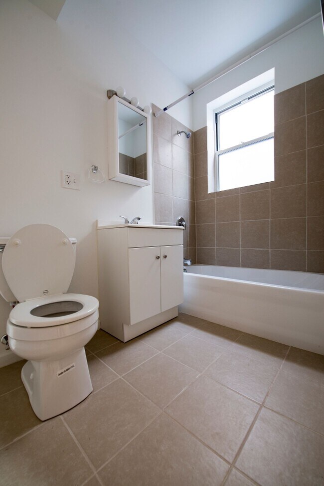 Photo - 7240 S Yates Blvd Chicago, IL 60649