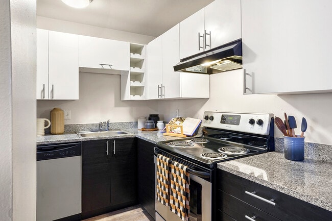 Building Photo - Mint Urban Infinity