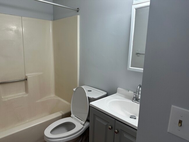 Photo - 135 Charles St