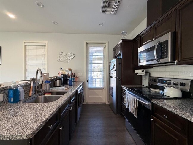 Photo - 624 NW 10th St