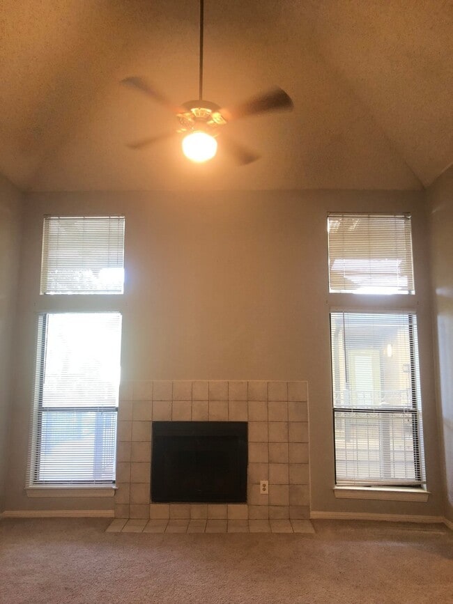 Photo - UT PRE-LEASE: 2 bed/2 bath West Campus Condo with cathedral ceilings, washer/dryer, 2 RSVD Pkg, B...