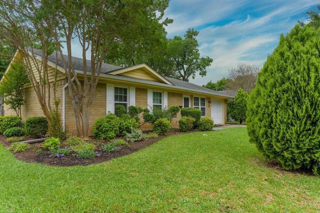 Photo - 1204 Oakhill Dr