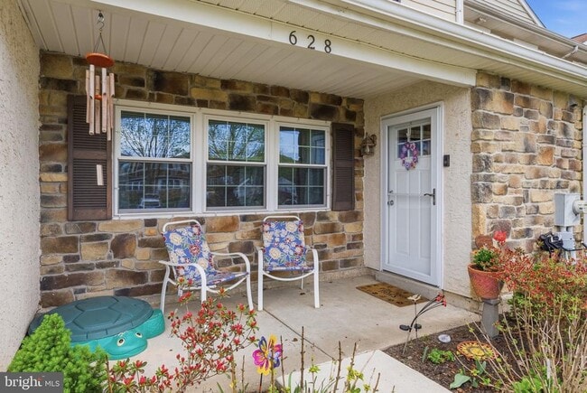 Photo - 628 Lancaster Ct