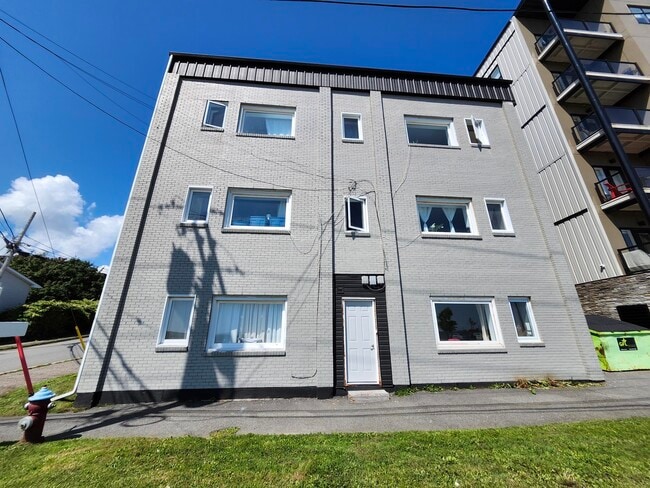 Building Photo - 210 Canterbury St Unit 5