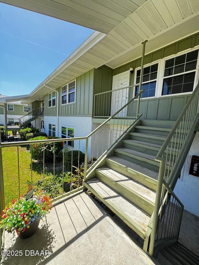 Building Photo - 840 Center Ave Unit 0980