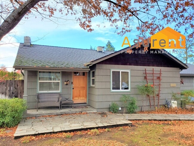 Building Photo - Charming Updated Fully Furnished Rental Av... Unit House