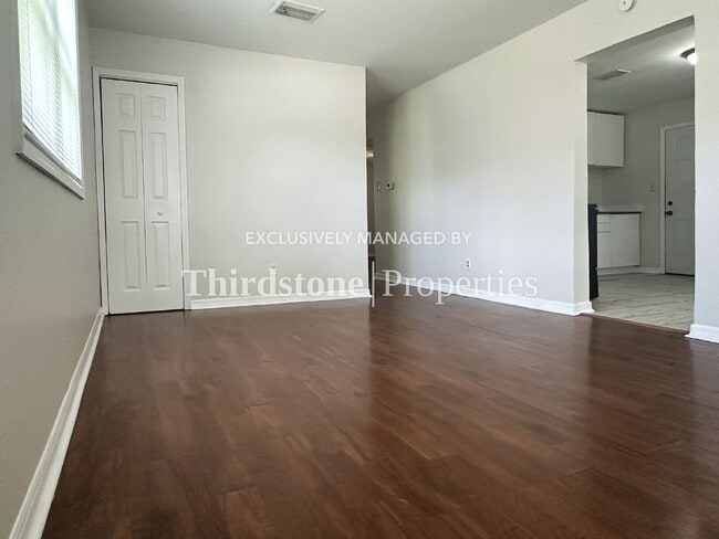 Photo - 1173 W 27th St