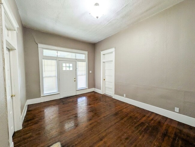 Photo - 1045 Long Ave