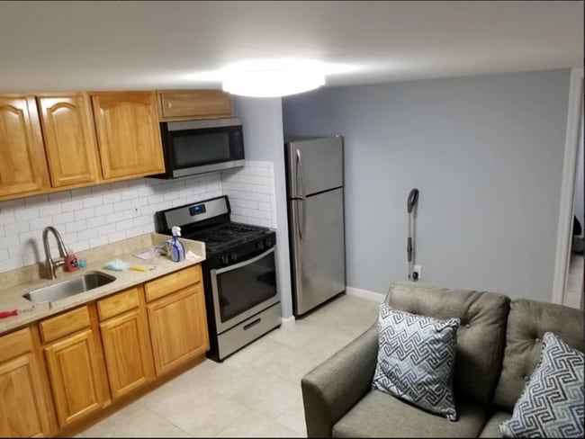 Building Photo - 3410 Bronxwood Ave Rental