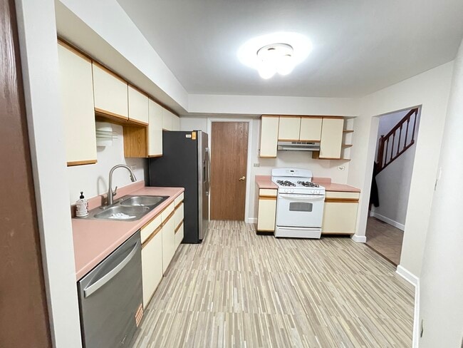 Photo - 219 Green Knoll Ln