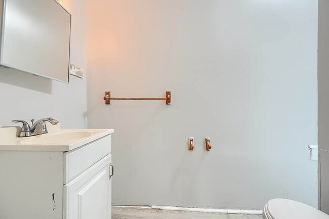 Photo - 151X E Hoffman St