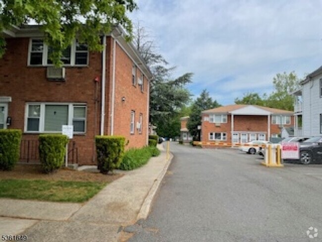 Building Photo - 268 McBride Ave Rental