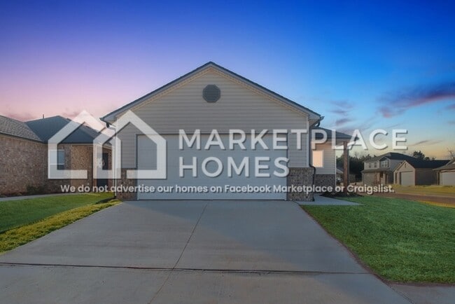 Building Photo - 800 NE 102nd Ter