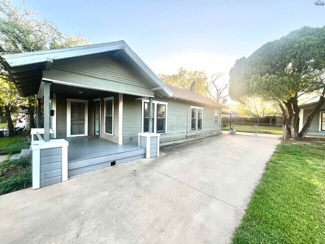 Building Photo - 2104 Taylor St