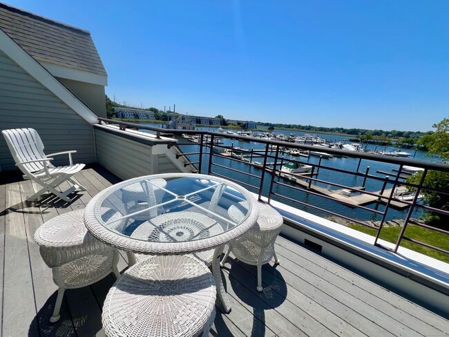 Building Photo - 131 Popes Island Rd Unit 131