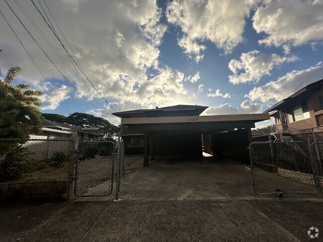 Building Photo - KALIHI UKA House 6 bedrooms, 2 full bath a...