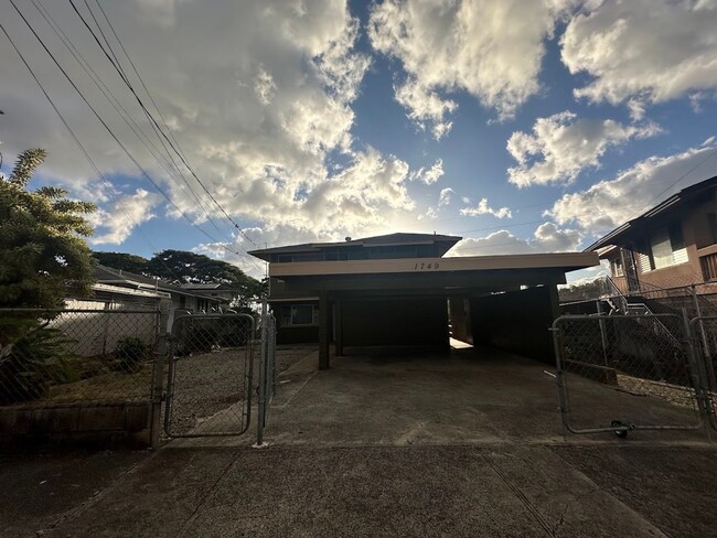 KALIHI UKA House 6 bedrooms, 2 full bath a... - KALIHI UKA House 6 bedrooms, 2 full bath a...