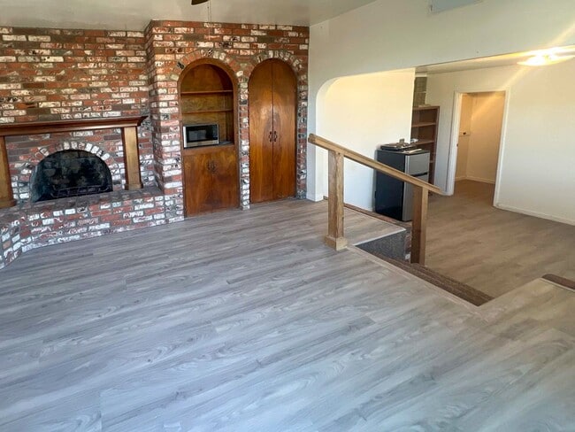 Building Photo - 1409 W Guava Ave Unit B