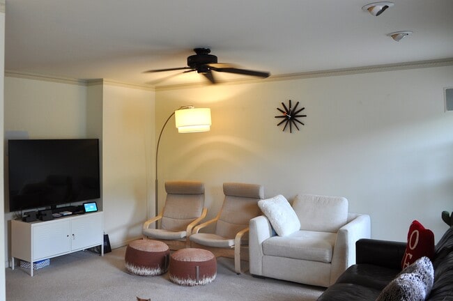 Photo - 110 Canterbury Ln