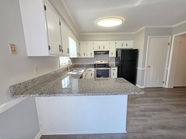 Photo - 830 Larch Way