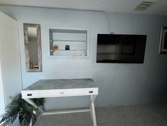 Photo - 6001 NW 43rd Ave