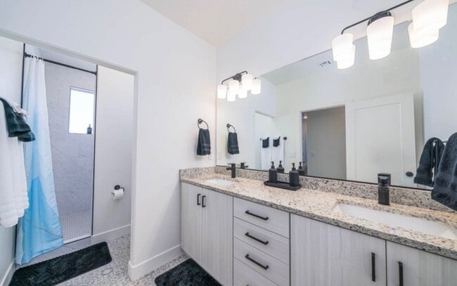 Photo - Charming Townhomes with private rooms