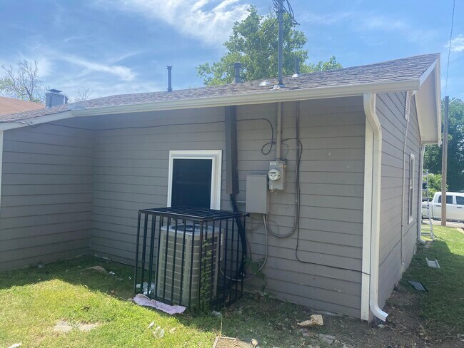 Photo - 1031 Elmwood Ave Casa