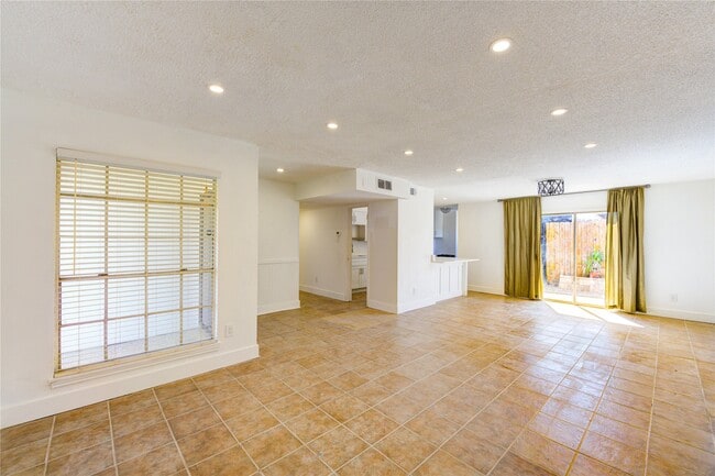 Photo - 9031 Sharpcrest St