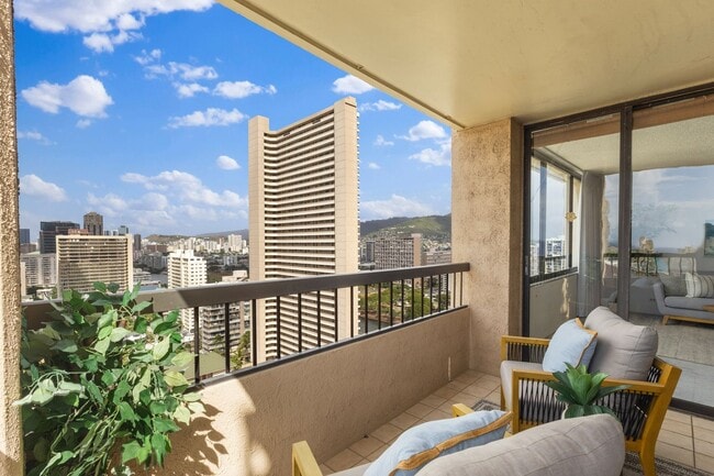 Photo - Aloha Towers