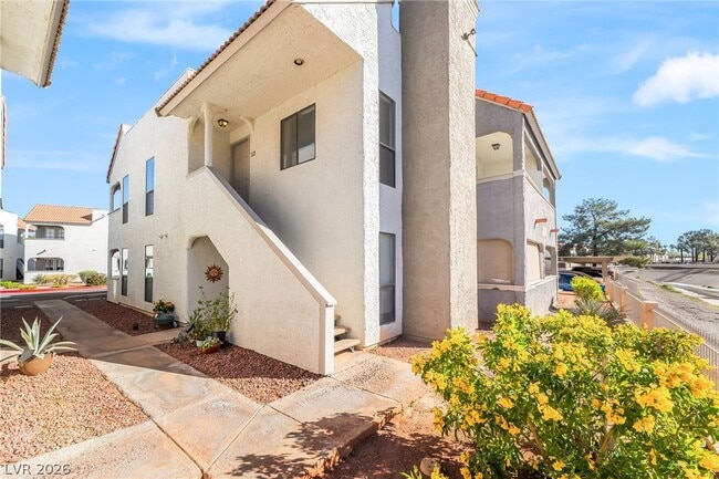 Building Photo - 1512 Bass Dr Unit C