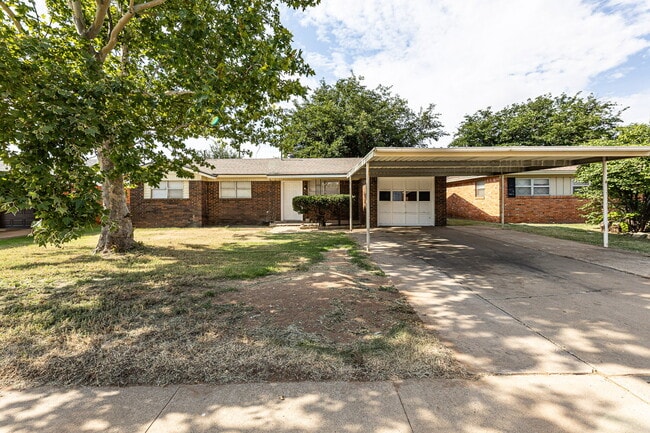 Building Photo - Updated 4 bedroom close to LCU and Tech Rental
