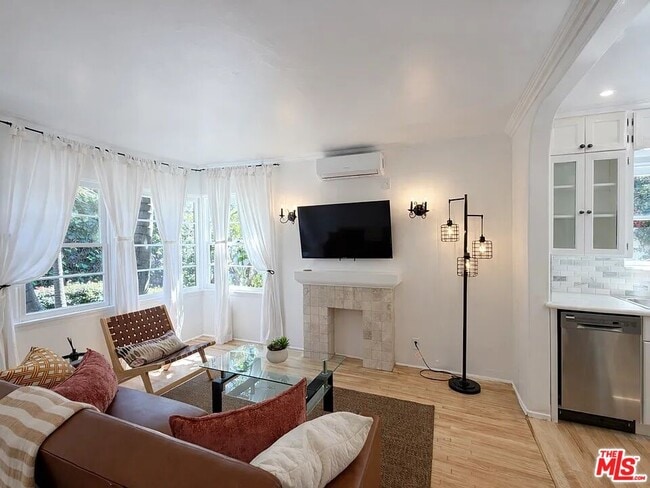 Building Photo - 1144 15th St Unit 4