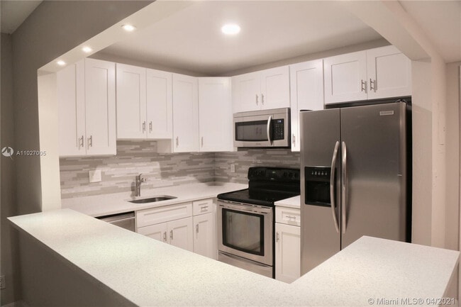 Building Photo - 251 S Cypress Rd Unit 111 Rental