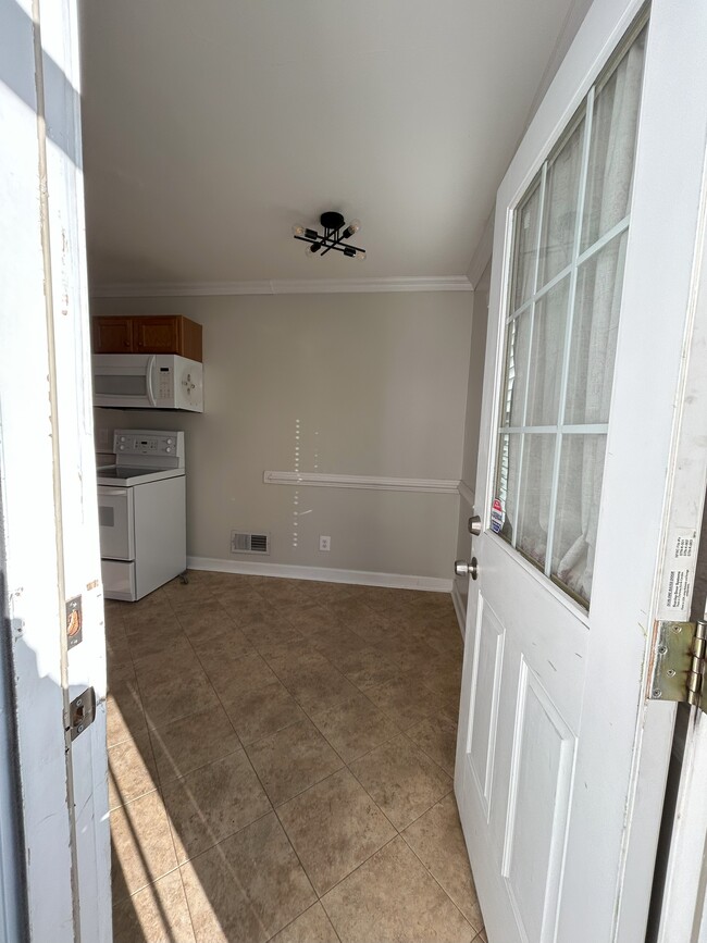 Photo - 4015 Roberts Rd House Unit Upstairs