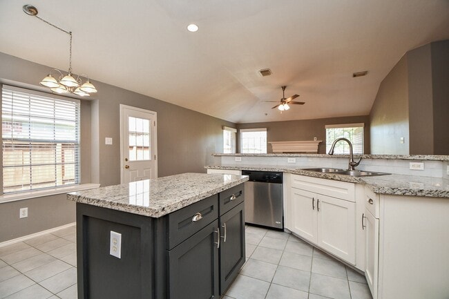 Building Photo - 4622 Forest Home Dr